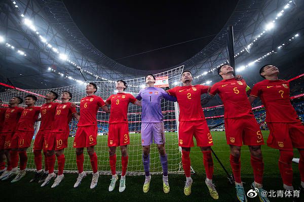 这时候，医生告诉他：钟先生，钟少爷醒了。